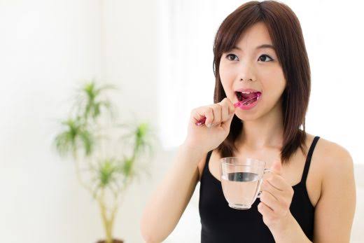 口臭の最大原因、舌苔をケアするには？